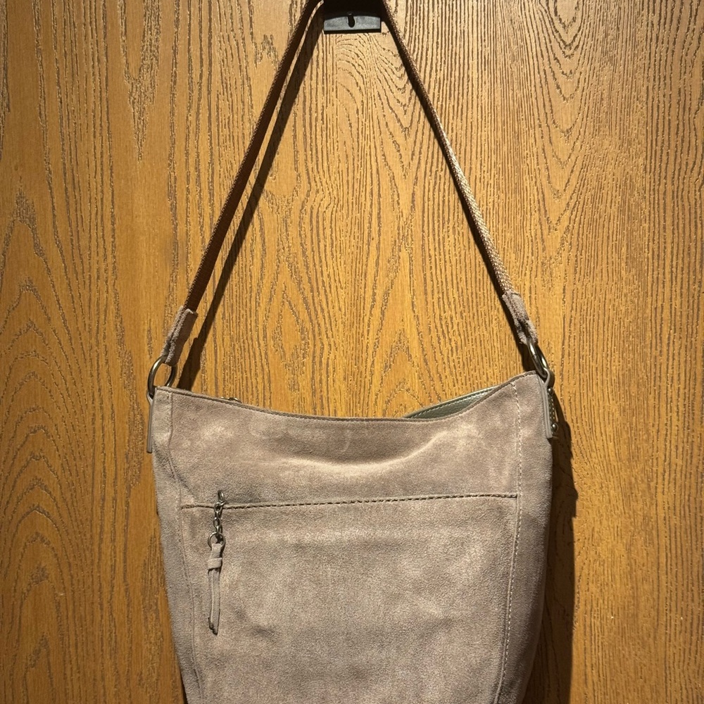 Sak Hobo bag with a slouchy silhouette soft suede in mushroom color - Picture 2 of 16